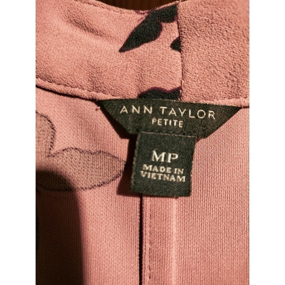Ann Taylor Petite  Medium sleeveless blouse with butterflies accent blush pink - Picture 5 of 7